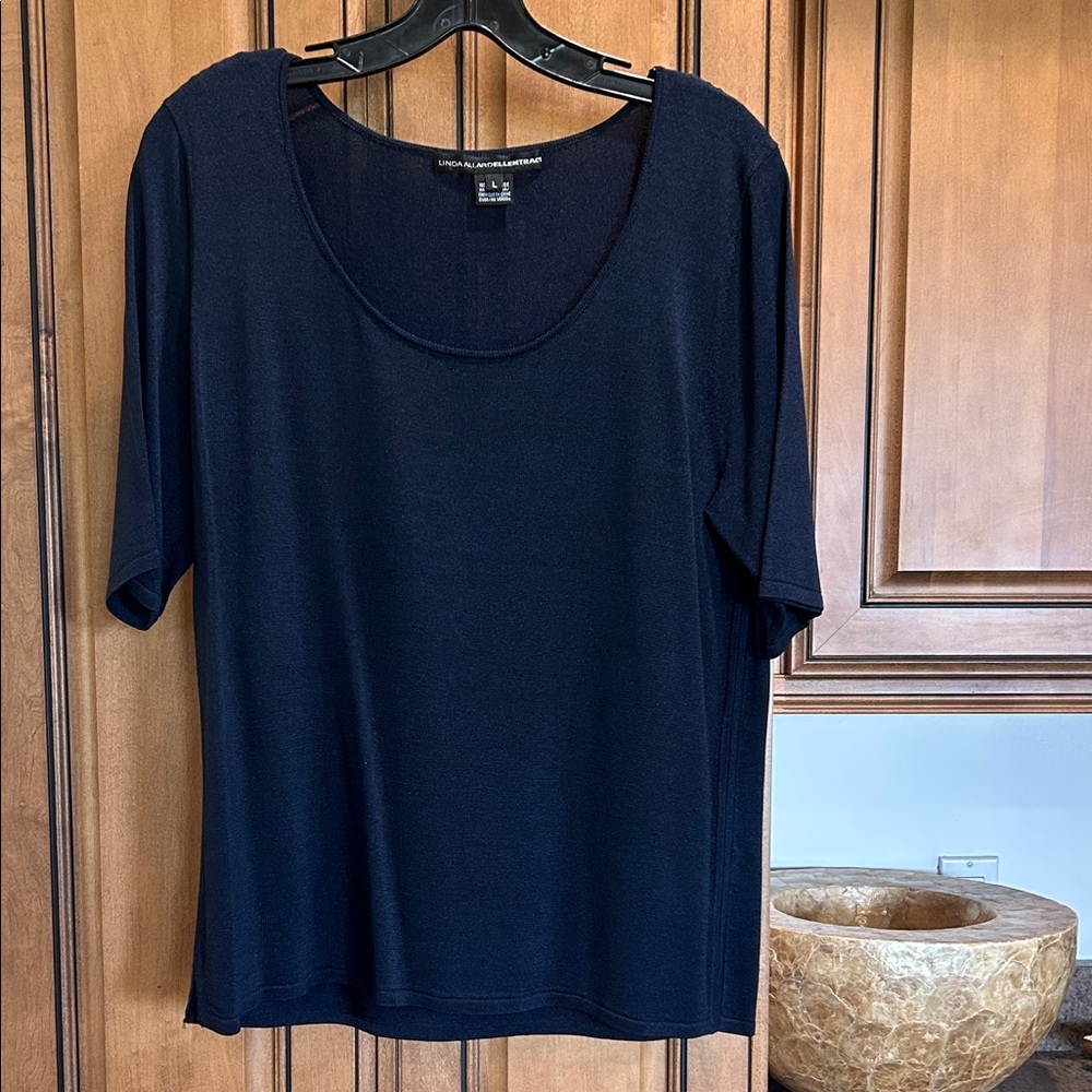 Linda Allard Ellen Tracy Black Scoop Neck Short Sleeve Top